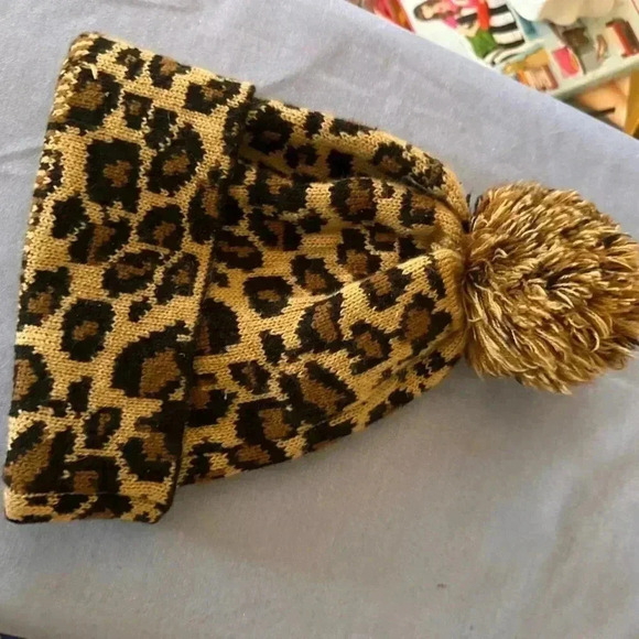 Accessories - NWOT Leopard beanie
